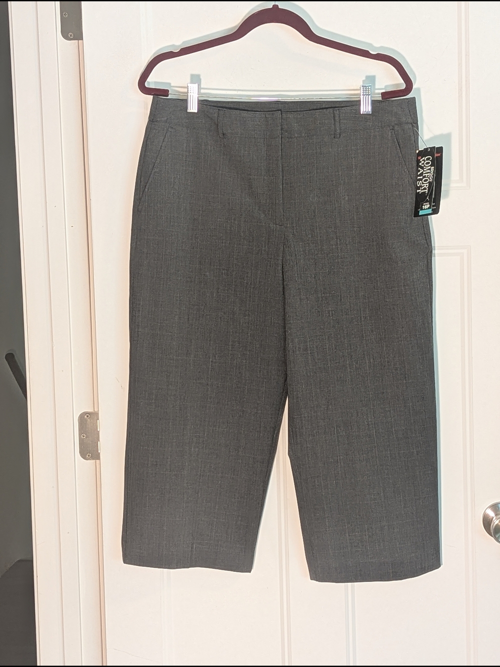 Briggs New York Dark Gray Glen Plaid Capris. Size 16P. NWT. Office. Workwear.